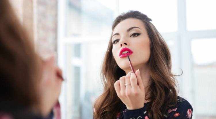 Dudak şekline göre ruj sürme teknikleri